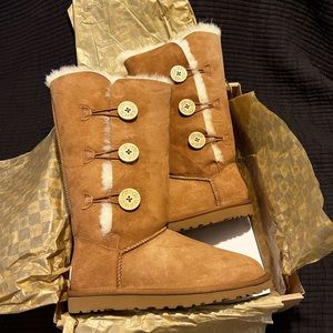 NWT Ugg Bailey Three Button Boots